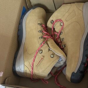 Columbia Women's Tan Suede Boots